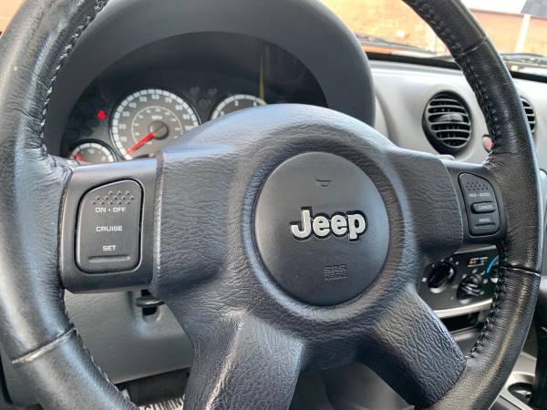 2007 Jeep Liberty Sport 4WD - 73,000 miles - Sunroof - Clean! for sale in Oak Forest, IL – photo 12