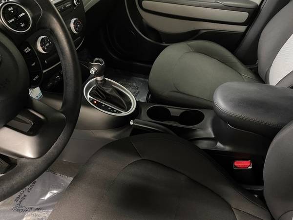 2017 Kia Soul FWD 4D Hatchback/Hatchback Base - - by for sale in Indianapolis, IN – photo 16