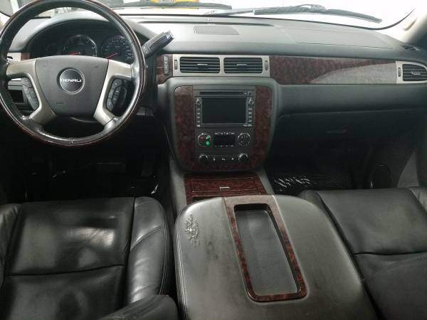 2010 GMC Yukon XL Denali. 1 Owner. 116k Miles. LOADED!!! NEW TIRES!!! for sale in Marion, IA – photo 5