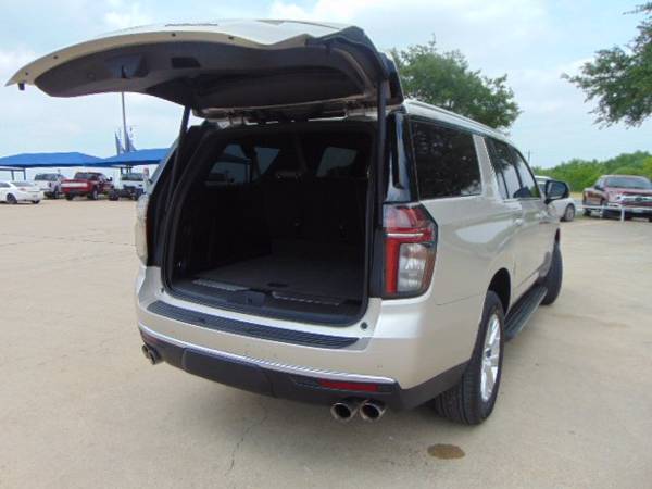 2021 Chevrolet Suburban V8 ( Mileage: 5, 344! - - by for sale in Devine, TX – photo 13