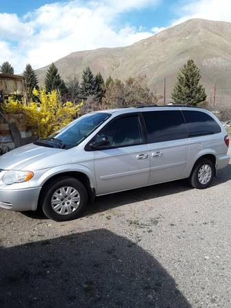 2006 Chrysler town and country van for sale in Bellevue, ID – photo 2