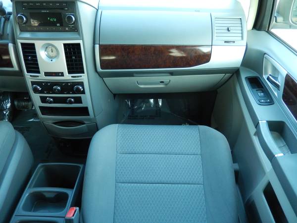 2009 CHRYSLER TOWN AND COUNTRY TOURING 3.8L V6 AUTO MINIVAN!!! for sale in Yakima, WA – photo 21