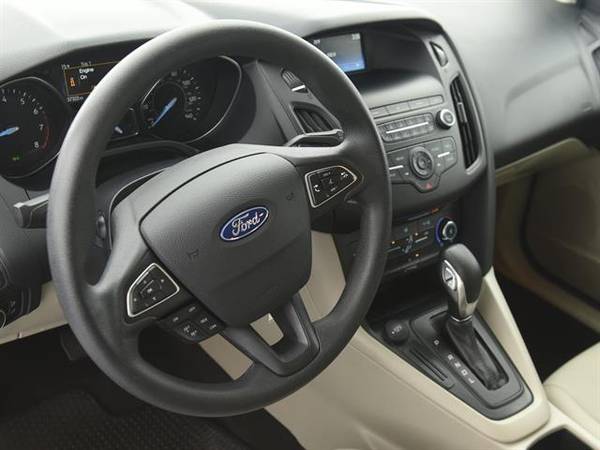 2018 Ford Focus SE Hatchback 4D hatchback SILVER - FINANCE ONLINE for sale in Memphis, TN – photo 2