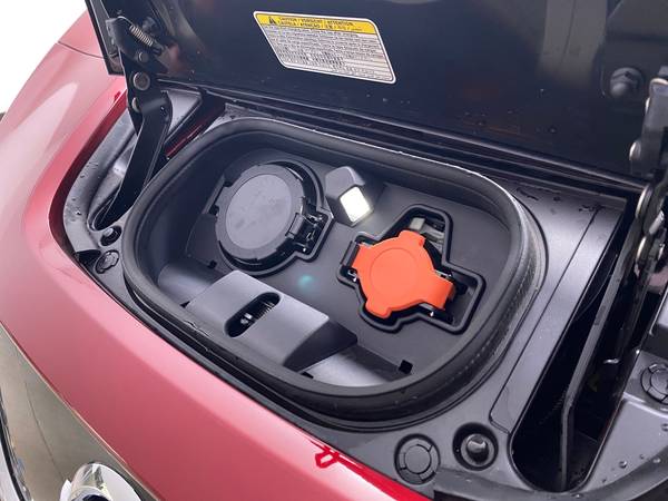2019 Nissan LEAF SV Hatchback 4D hatchback Red - FINANCE ONLINE -... for sale in South Bend, IN – photo 18