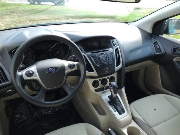 2012 Ford Focus SE - cars & trucks - by dealer - vehicle automotive... for sale in Junction City, KS – photo 10