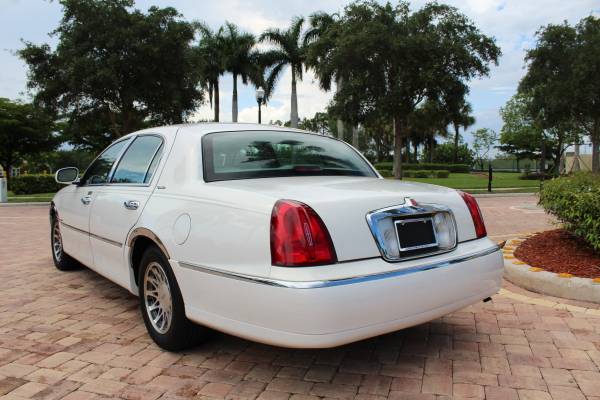 Lincoln Town Car Signature - - by dealer - vehicle for sale in Royal Palm Beach, FL – photo 6