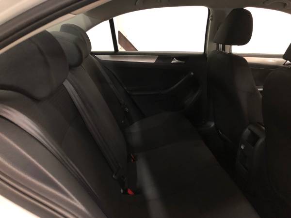 2015 Volkswagen Jetta SE, Low Miles, Leather, Very Clean! for sale in Madera, CA – photo 9