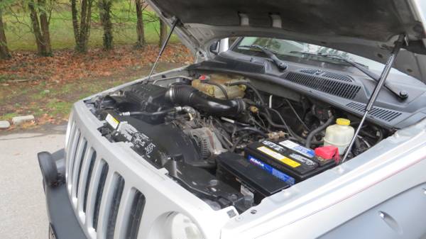 Jeep Liberty Renegade 05 Auto 4x4 fully loaded no rust great shape -... for sale in Trumbull, CT – photo 23