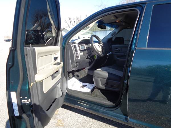2011 Ram 2500 SLT Crew Cab LWB 4WD 6-Speed Manual - cars & trucks -... for sale in Waynesboro, MD – photo 12
