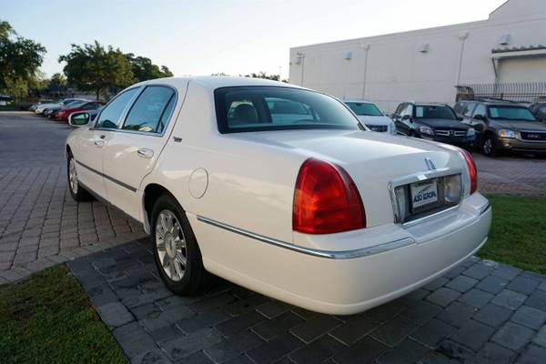 2006 Lincoln Town Car Signature Limited - Very Clean, Well Maintained, for sale in Naples, FL – photo 15