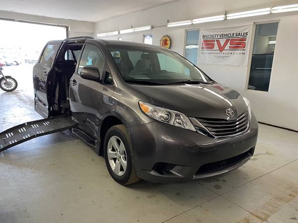 2016 Toyota Sienna LE Mobility van wheelchair handicap accessible for sale in skokie, IN – photo 3