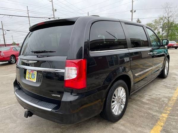 2016 Chrysler Town Country Limited - - by for sale in Medina, OH – photo 9