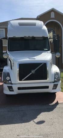Semi tractor trailer truck for sale in Kissimmee, FL