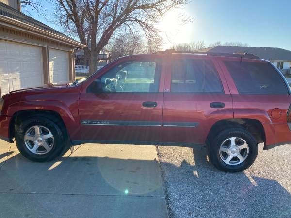 Maroon 2002 Trailblazer - cars & trucks - by owner - vehicle... for sale in Sioux City, IA – photo 5