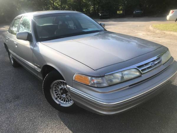 1995 Ford Crown Victoria - - by dealer - vehicle for sale in Raleigh, NC – photo 20
