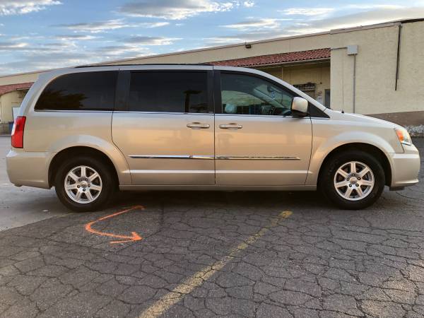 2013 Chrysler Town & Country (FINANCING AVAILABLE) for sale in Phoenix, AZ – photo 3