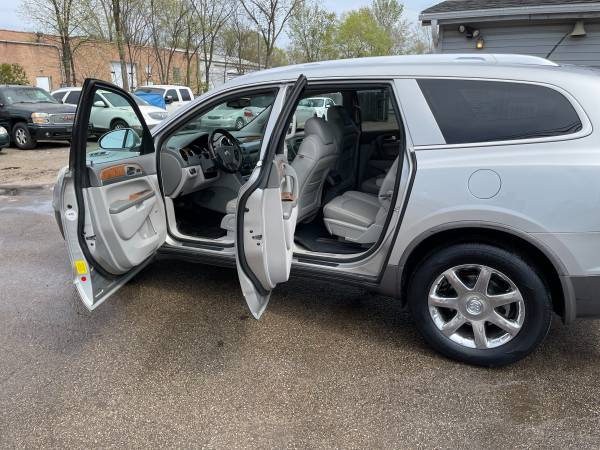 2008 BUICK ENCLAVE - LEATHER - FAMILY READY - 3RD ROW SEAT - cars & for sale in Palatine, IL – photo 14