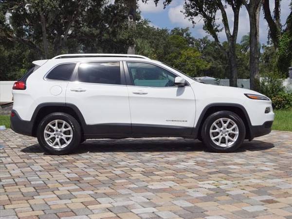 2016 *Jeep* *Cherokee* *Latitude* Bright White Clear for sale in Bradenton, FL – photo 5