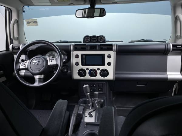 2012 Toyota FJ Cruiser Sport Utility 2D suv White - FINANCE ONLINE -... for sale in Atlanta, CA – photo 20