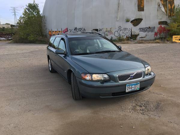 2004 Volvo V70 2.5L Turbo Wagon with Remote Start and Snow Tires for sale in Minneapolis, MN – photo 4