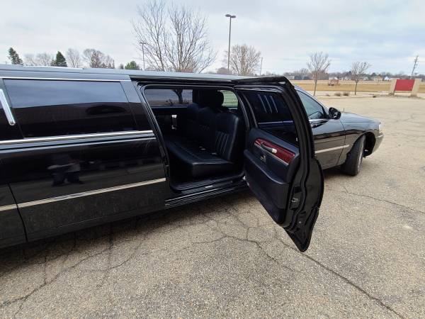 2004 Lincoln Town Car Limo for sale in Madison, WI – photo 3