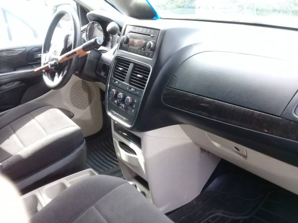 2013 Dodge Gran Caravan with stow and go seating for sale in Other, Other – photo 4
