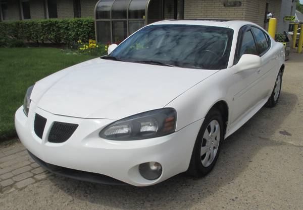 LIKE NEW!*2008 PONTIAC GRAND PRIX"SE"*LEATHER*MOONROOF*RUST FREE*CLEAN for sale in Waterford, MI – photo 3