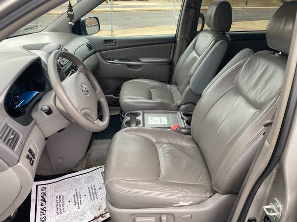 2006 Toyota Sienna LE FULLY-LOADED Minivan RELIABLE CLEAN for sale in Saint Louis, MO – photo 11
