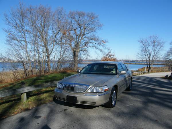 2006 Lincoln Town Car Signature Limited Leather Must Be Seen... for sale in East Providence, RI – photo 7