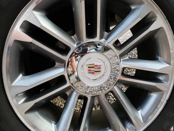 Brian Urlacher's Cadillac Escalade Premium for sale in Tucson, IL – photo 22