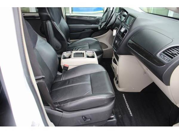 2015 Chrysler Town & Country mini-van Limited Green Bay for sale in Green Bay, WI – photo 17