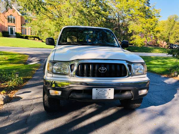 2002 Toyota Tacoma 4wd Manual V6 Extra Clean - cars & trucks - by... for sale in Lincolnshire, IL – photo 2