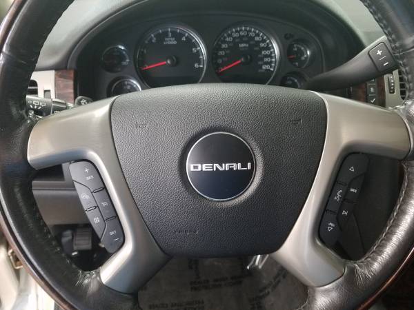 2010 GMC Yukon XL Denali. 1 Owner. 116k Miles. LOADED!!! NEW TIRES!!! for sale in Marion, IA – photo 12