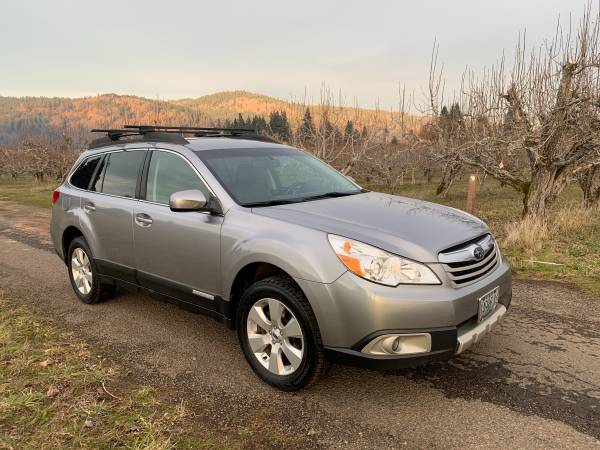 2011 Subaru Outback Limited 2.5i AWDD, $12,600 - cars & trucks - by... for sale in Mount Hood Parkdale, OR – photo 2