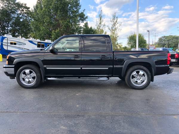 Nice! 2006 Chevy Silverado 1500! 4x4! Crew Cab! Loaded! for sale in Ortonville, OH – photo 2