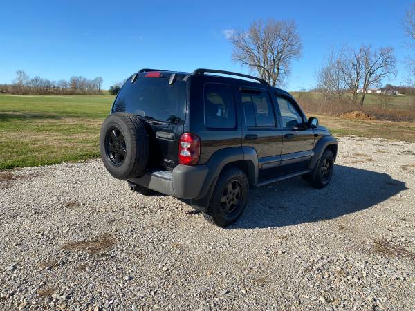 2006 Jeep Liberty 4X4 Low Miles! - cars & trucks - by dealer -... for sale in Winfield, MO – photo 3