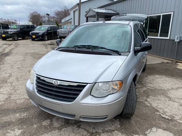 2006 Chrysler Town Country LWB Scooter and lift included - cars & for sale in CENTER POINT, IA – photo 5