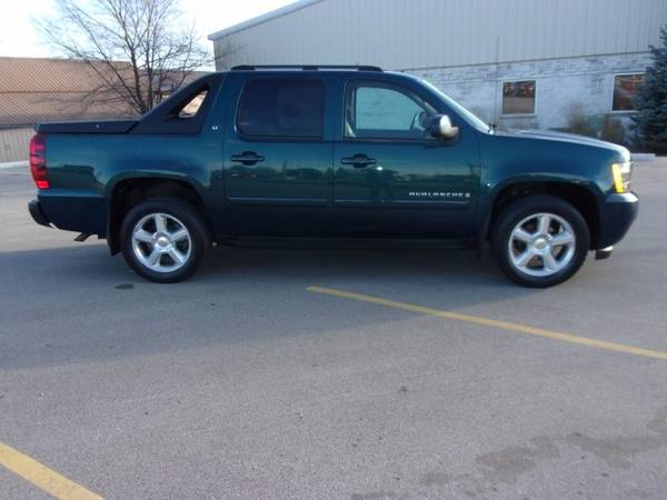 2007 Chevrolet Avalanche LT 1500 4dr Crew Cab 4WD SB - cars & trucks... for sale in Waukesha, WI – photo 5