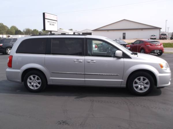 2012 CHRYSLER TOWN & COUNTRY - - by dealer - vehicle for sale in RED BUD, IL, MO – photo 2