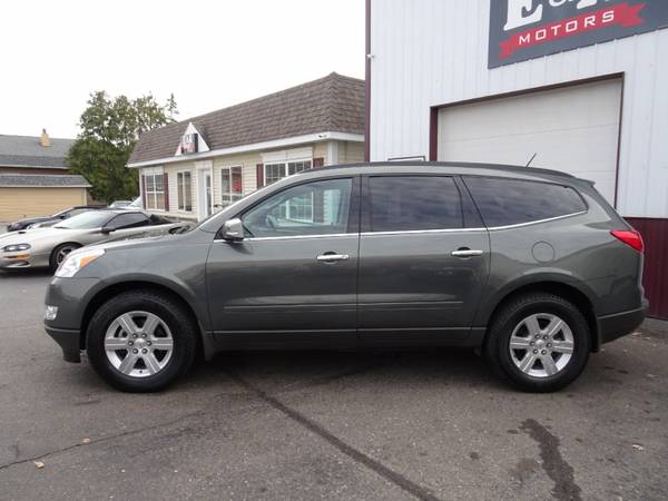 2011 Chevrolet Traverse AWD 2LT *Only 72k* - cars & trucks - by... for sale in Waterloo, IA – photo 3