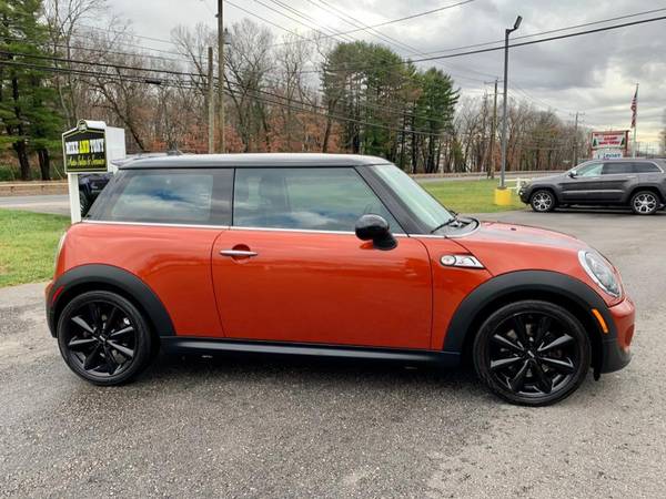 Wow! A 2011 MINI Cooper Hardtop with 95,020 Miles-Hartford - cars &... for sale in South Windsor, CT – photo 4