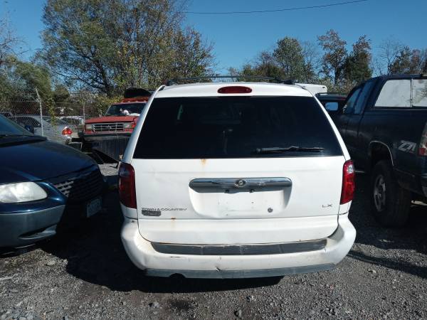 05 Chrysler town and country - cars & trucks - by owner - vehicle... for sale in Temple Hills, District Of Columbia – photo 3