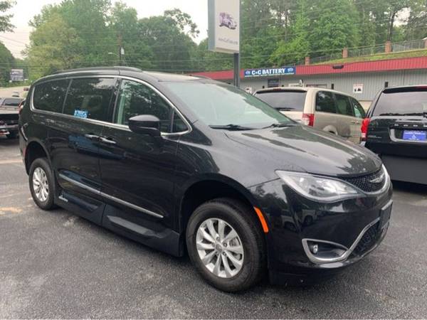 2017 Chrysler Pacifica Touring-L handicap wheelchair side for sale in Dallas, MA – photo 2