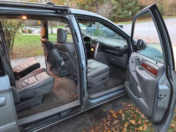 2005 Chrysler Town & Country - cars & trucks - by owner - vehicle... for sale in Bowie, District Of Columbia – photo 7