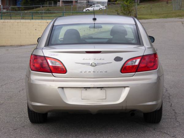2009 Chrysler Sebring Sedan LX*RUNS LIKE A CHAMP*CLEAN TITLE*RELIABLE* for sale in Roanoke, VA – photo 5