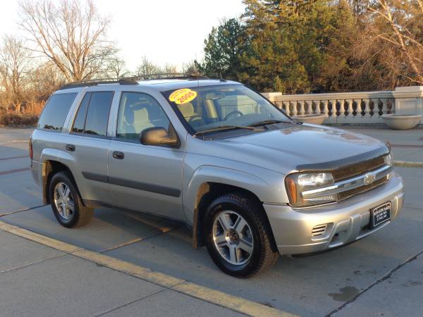 2005 CHEVY TRAILBLAZER - FINANCING AVAILABLE - cars & trucks - by... for sale in Saint Paul, MN – photo 2