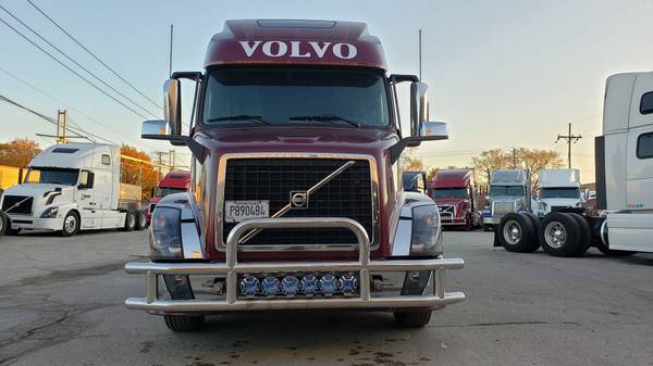 Volvo Semi Truck 2006 - cars & trucks - by owner - vehicle... for sale in Chicago, IL – photo 15