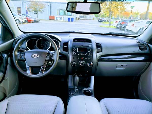 2011 KIA SORENTO AWD *LOADED*EXCLELLENT *⭐ + 6 MONTH WARRANTY - cars... for sale in Front Royal, VA – photo 13