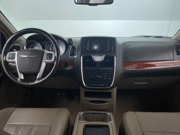 2016 Chrysler Town and Country Touring Minivan 4D van White -... for sale in Houston, TX – photo 20