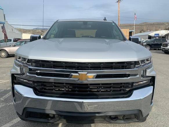 2020 Chevy Silverado 1500 LT CLEAN CARFAX, PRICED TO GO - cars for sale in Tonasket, WA – photo 2
